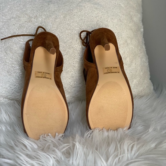 NEW (Never Worn) Tan Lace Back Peep Toe Spike Heel - Picture 2 of 4